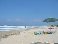 Almiros Beach im Sommer